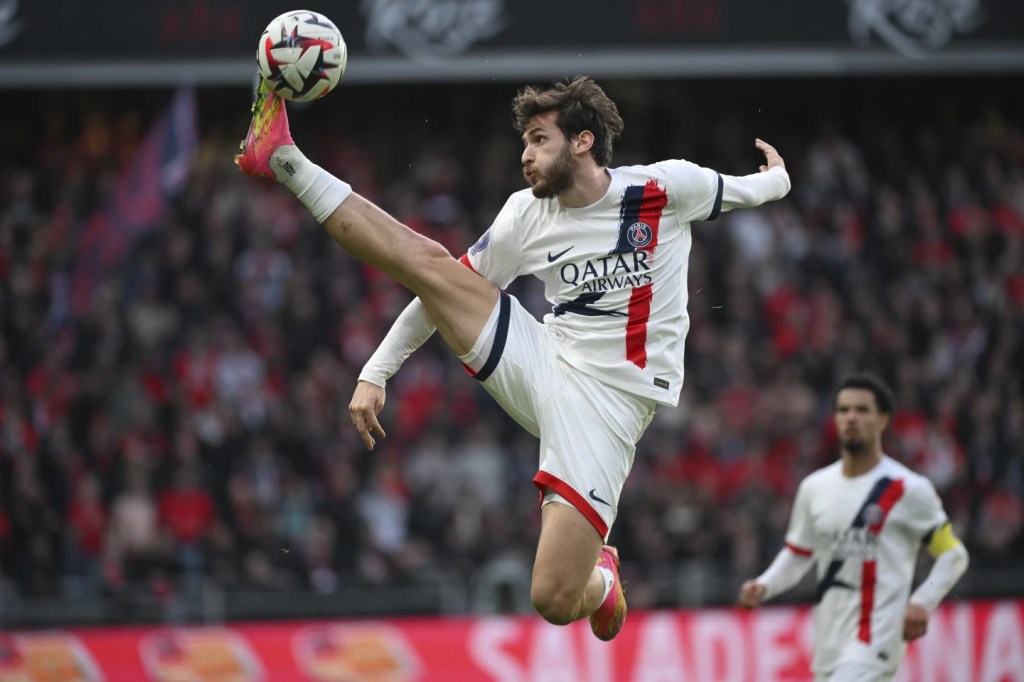 Liverpool, Madrid y Barcelona buscan completar el trabajo de la Liga de Campeones mientras protegen a los líderes&nbsp;delgados