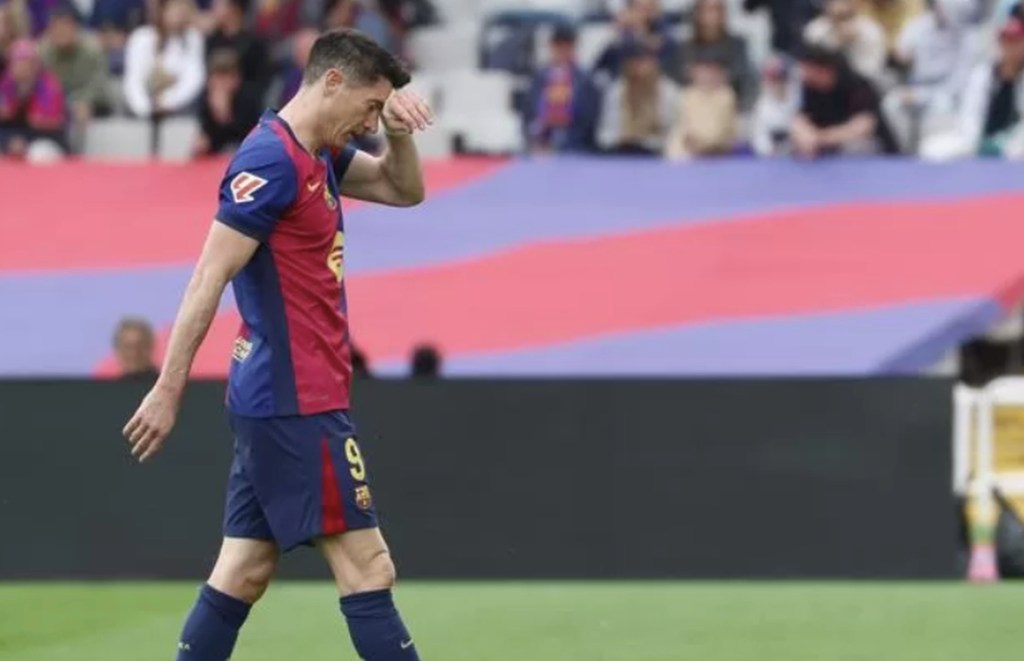 Robert Lewandowski se lesiona, se pierde la final de la Copa del Rey y es duda para la Champions | Deporte Acción