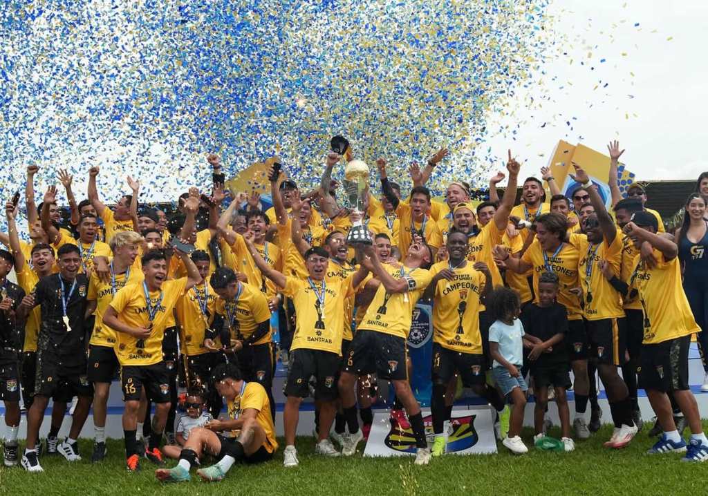 Aurora campeón y va por el ascenso: los militares celebran en tierra de&nbsp;conejos