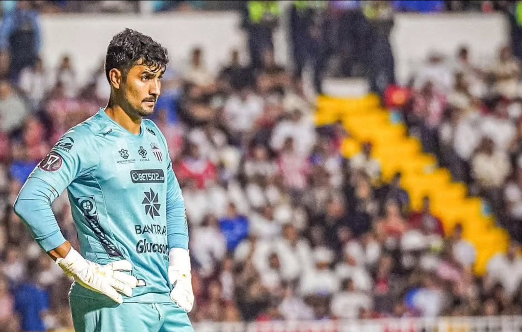 Cambio de última hora en la Bicolor: Fredy Pérez fuera por lesión, Luis Morán toma el&nbsp;arco