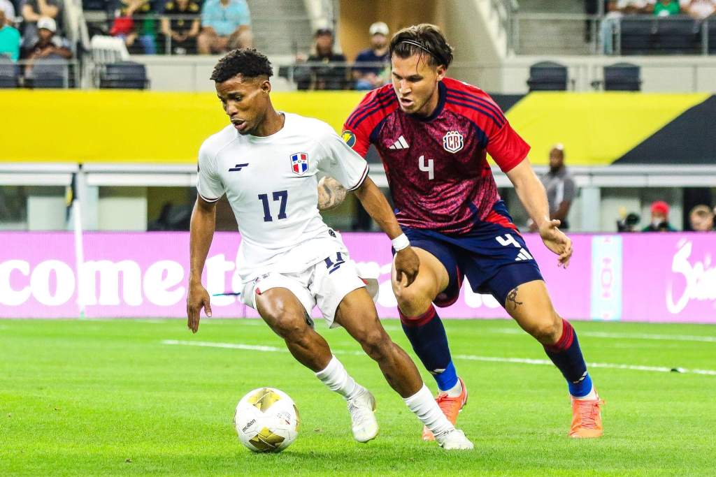 Costa Rica sobrevive al huracán dominicano y roza los cuartos de&nbsp;final