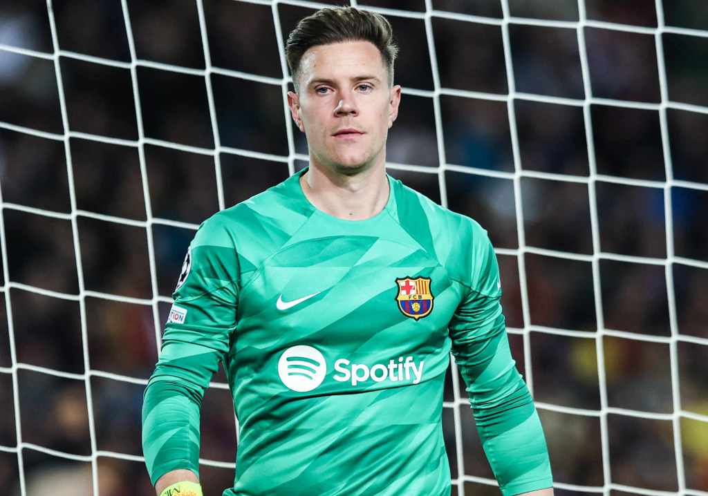 Emergencia bajo palos: El Barça espera un giro médico para liberar a Ter Stegen y fichar a su&nbsp;relevo