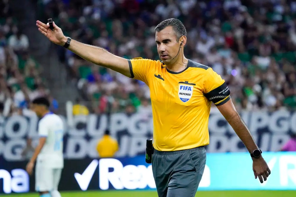 Guatemala dice presente en la gran final de la Copa Oro… ¡desde el&nbsp;arbitraje!