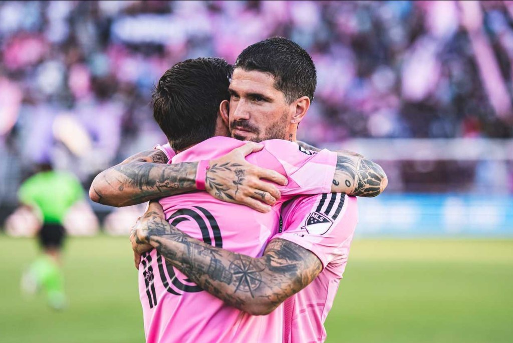 Inter Miami gana con polémica y magia de Messi en el debut de De&nbsp;Paul