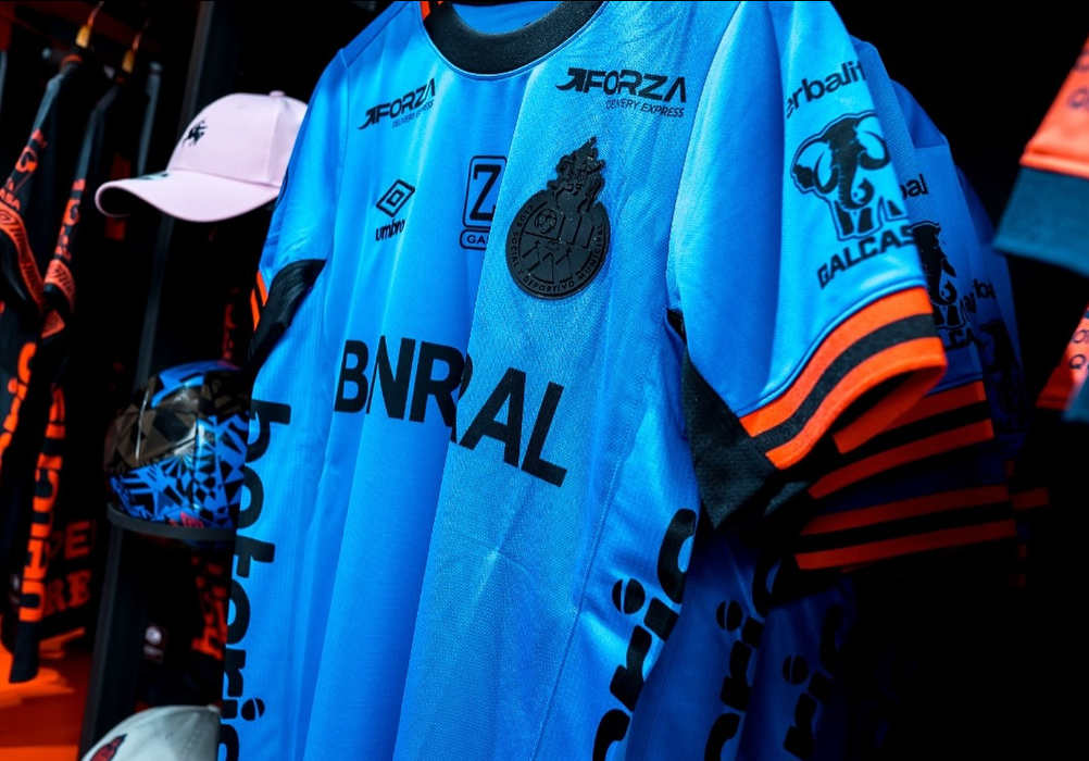 ¡Orgullo Escarlata! Municipal revela su nueva piel para la temporada&nbsp;2025-2026