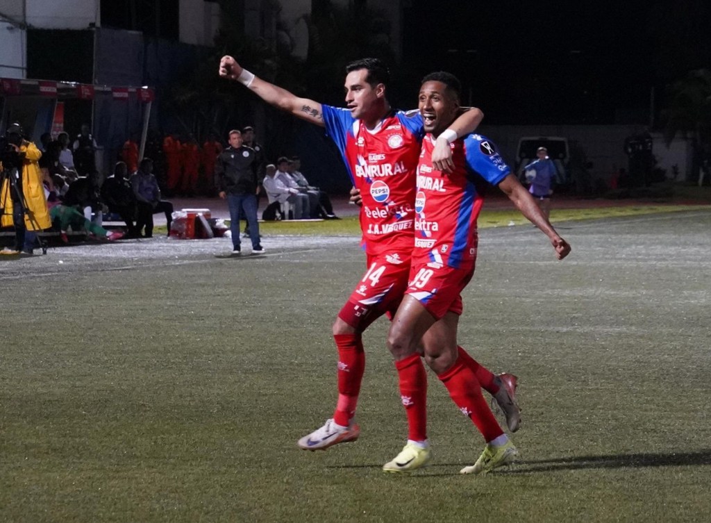 Xelajú impone su ley en El Salvador: victoria, goles y fiesta en las&nbsp;gradas