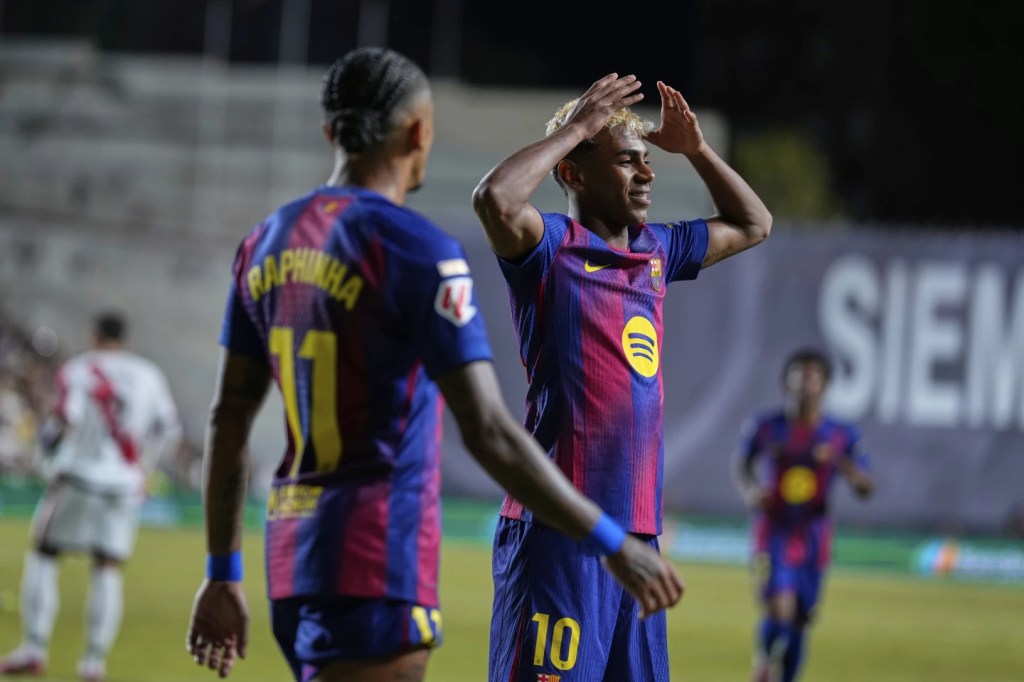 Yamal marca, pero Joan García salva al Barça de un tropiezo mayor ante un Rayo&nbsp;valiente