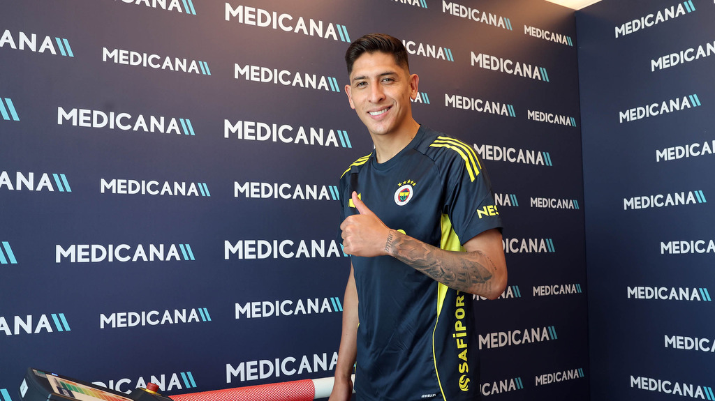¡Edson Álvarez llega al Fenerbahce entre tacos y mariachi!&nbsp;🇲🇽⚽
