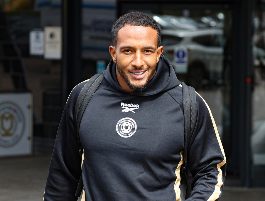 Méndez-Laing marca su primer gol con MK Dons y se gana a la&nbsp;afición