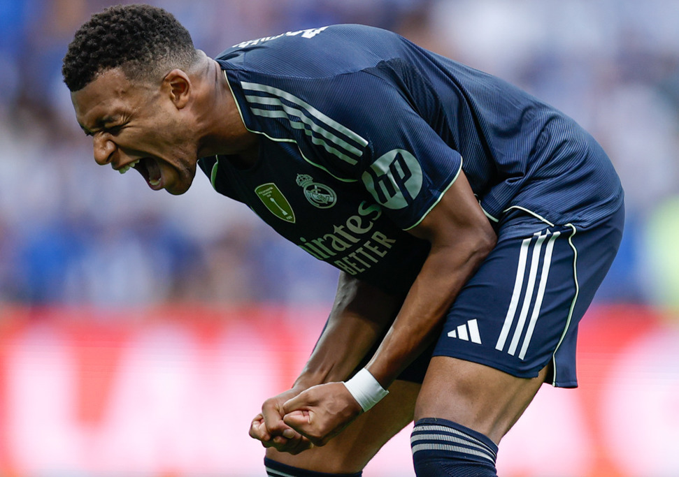 Xabi Alonso alza la voz: “No era roja” | El Madrid resiste con diez y se lleva un triunfo de&nbsp;oro