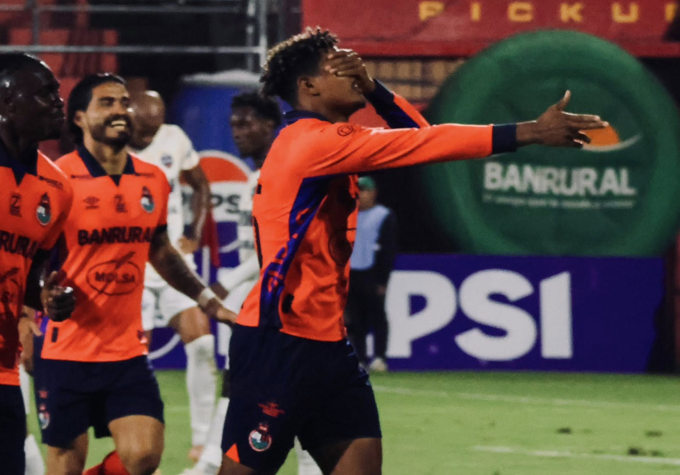 Municipal golea 3-0 a Achuapa y sigue invicto en la cima del Apertura&nbsp;2025