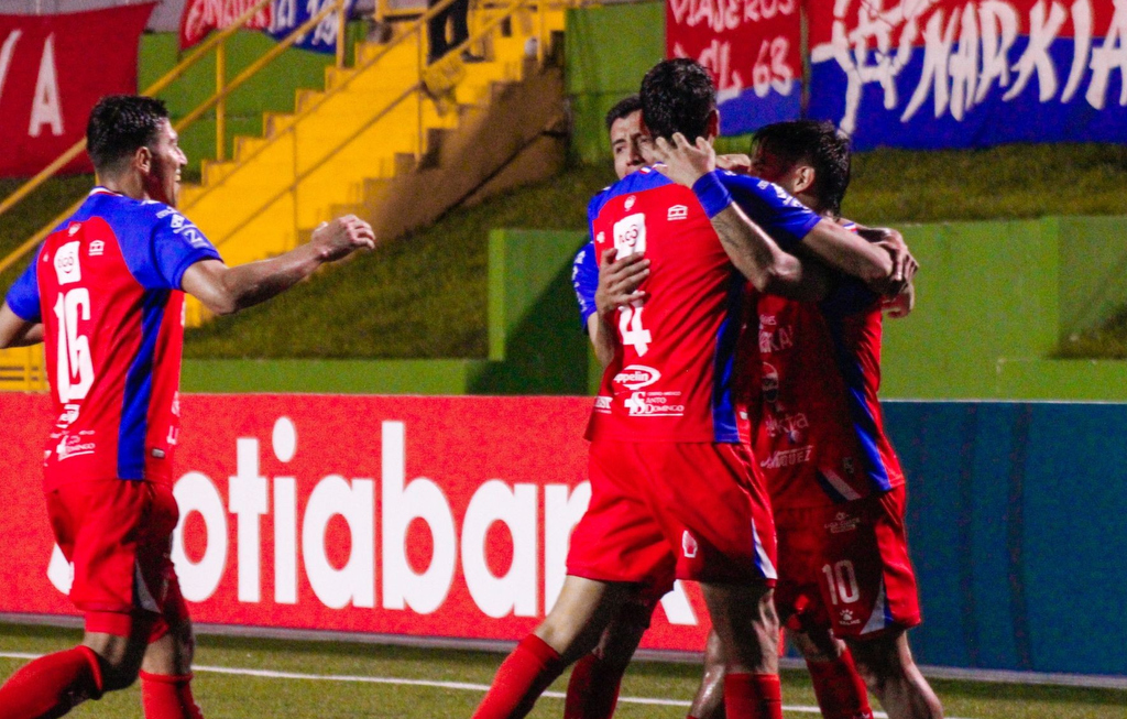 ¡Xelajú MC hace historia y sueña con las semifinales de la Copa Centroamericana! 🌟