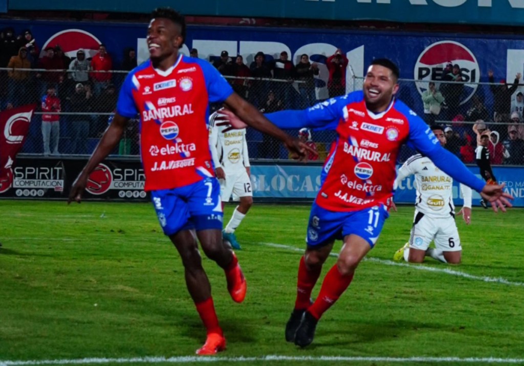 Xelajú golpea en casa, hunde a Comunicaciones y enciende la alarma del&nbsp;descenso