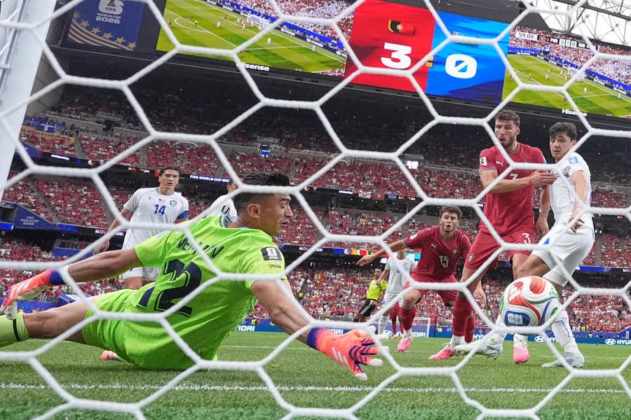 Portugal despeja las dudas con una goleada; Cristiano hace historia sin robarse el protagonismo