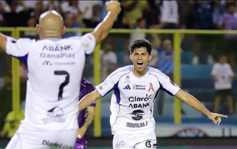 Xelajú y Antigua debutan con tropiezos: Alajuelense y Alianza golpean a los clubes guatemaltecos en la Copa Centroamericana