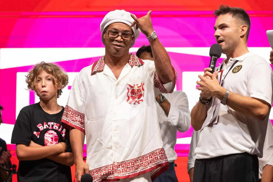 Ronaldinho vuelve con una promesa: “He venido a ganar” y a llevar la magia al&nbsp;Ravenna