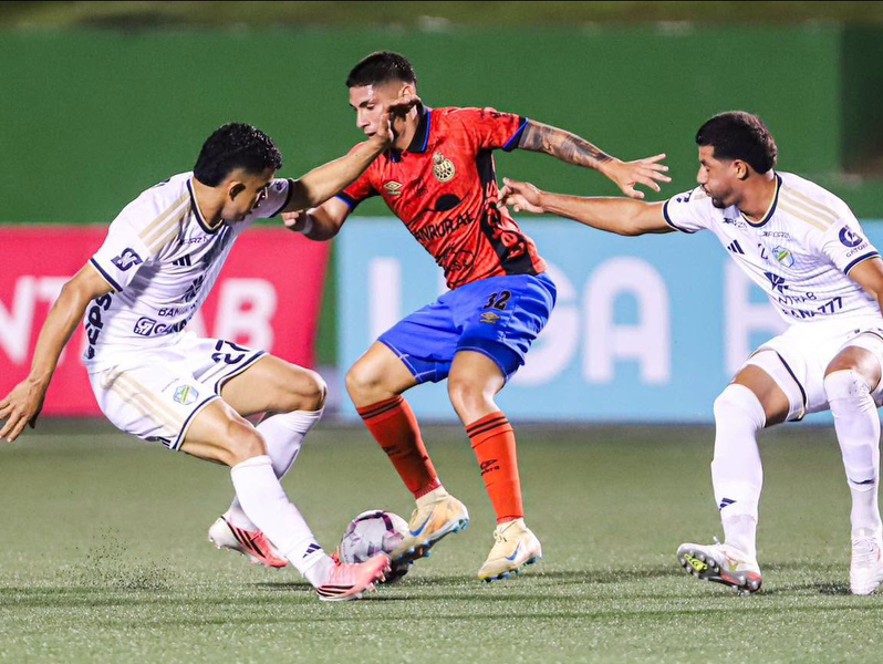 ¡Se acabó la paciencia! La afición de Comunicaciones pide la salida de&nbsp;Figueroa